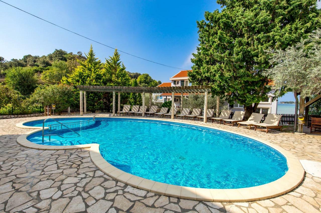 Villas Kampor Екстериор снимка