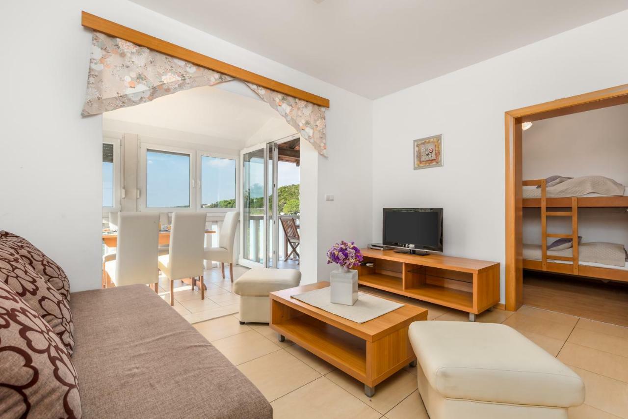 Villas Kampor Екстериор снимка