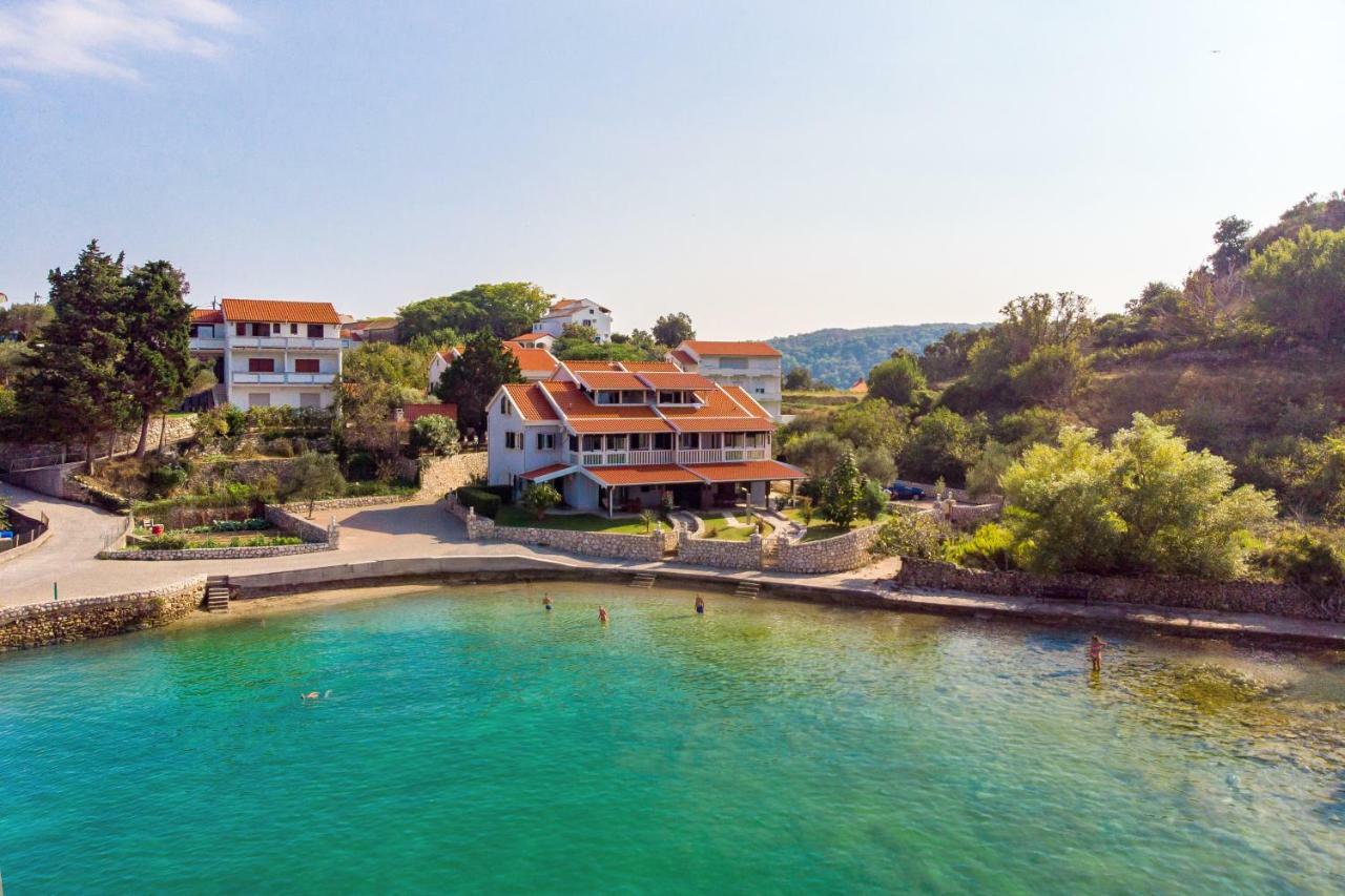 Villas Kampor Екстериор снимка