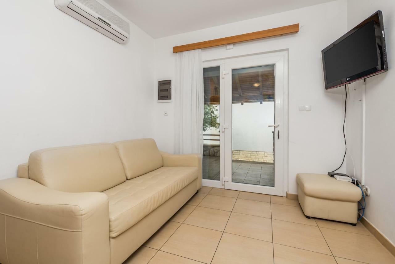 Villas Kampor Екстериор снимка